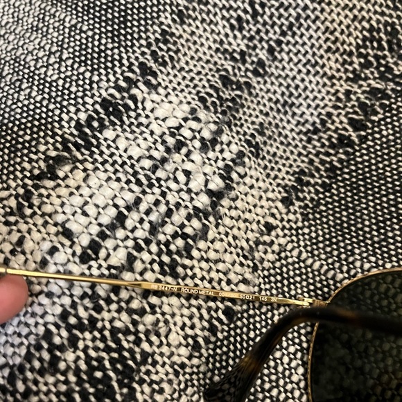 Ray Ban mirrored round sunglasses. Gold frame. Pre-owned. With case. - Picture 3 of 3